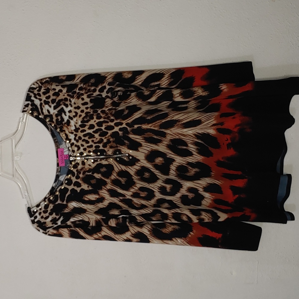Max & Rina Women's Size Medium Long Sleeve Animal Print Tunic